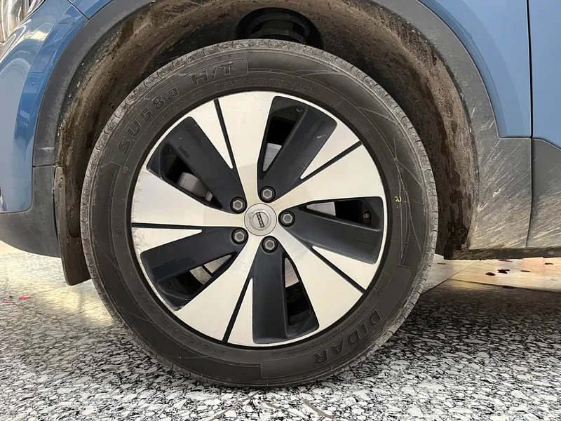 Volvo XC40 — фото 15