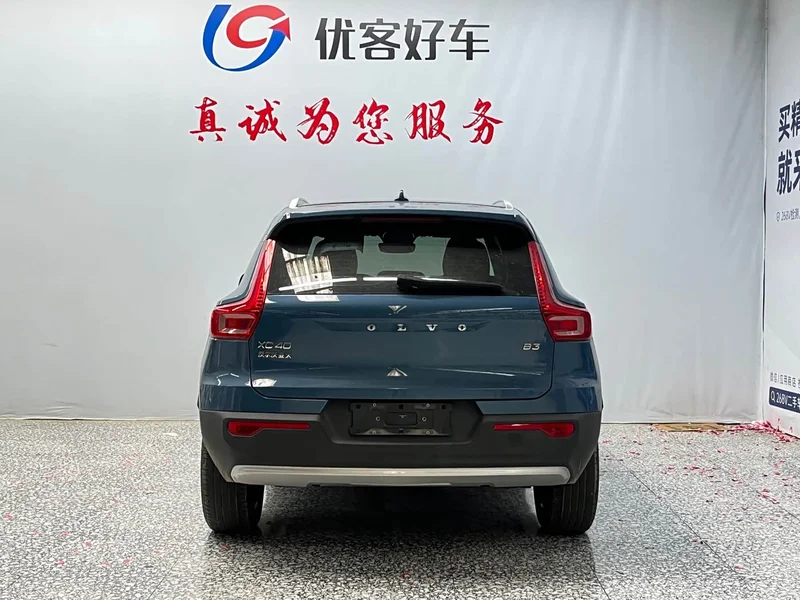 Volvo XC40 — фото 17