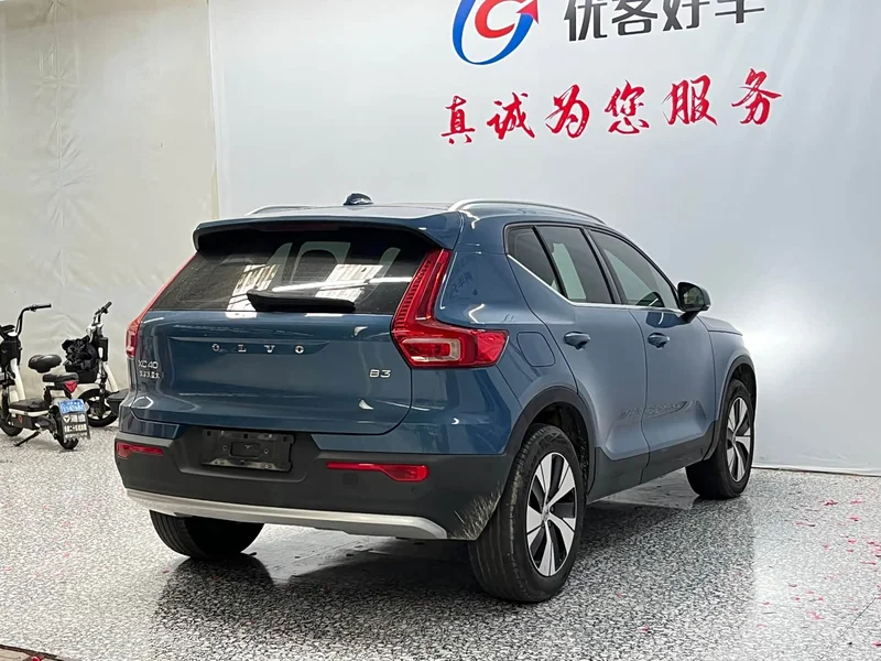 Volvo XC40 — фото 18