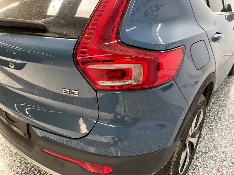Volvo XC40 — фото 19