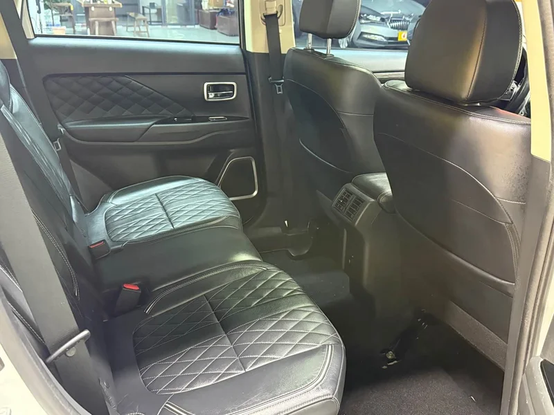 Mitsubishi Outlander — фото 12