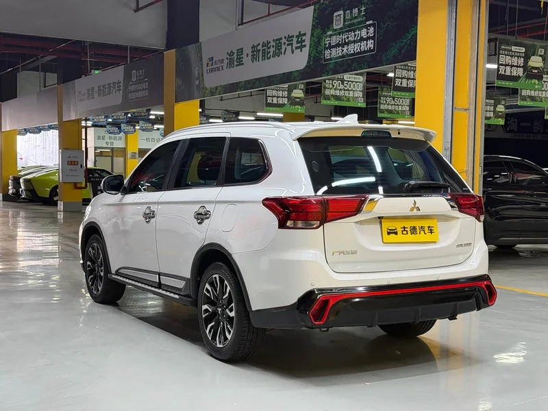 Mitsubishi Outlander — фото 7