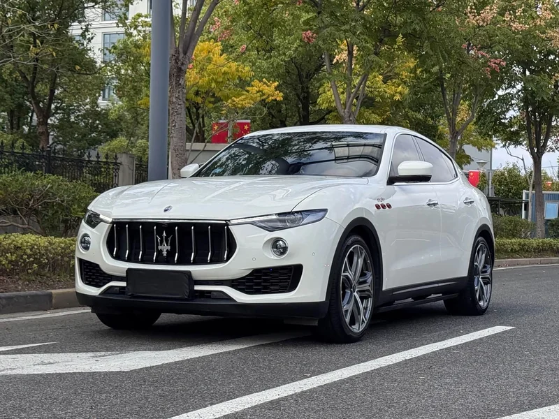 Maserati Levante — фото 1