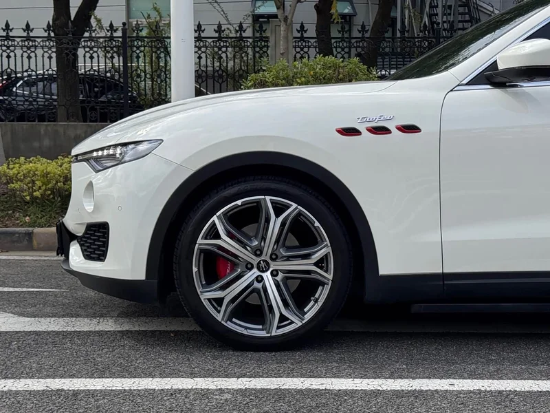 Maserati Levante — фото 3