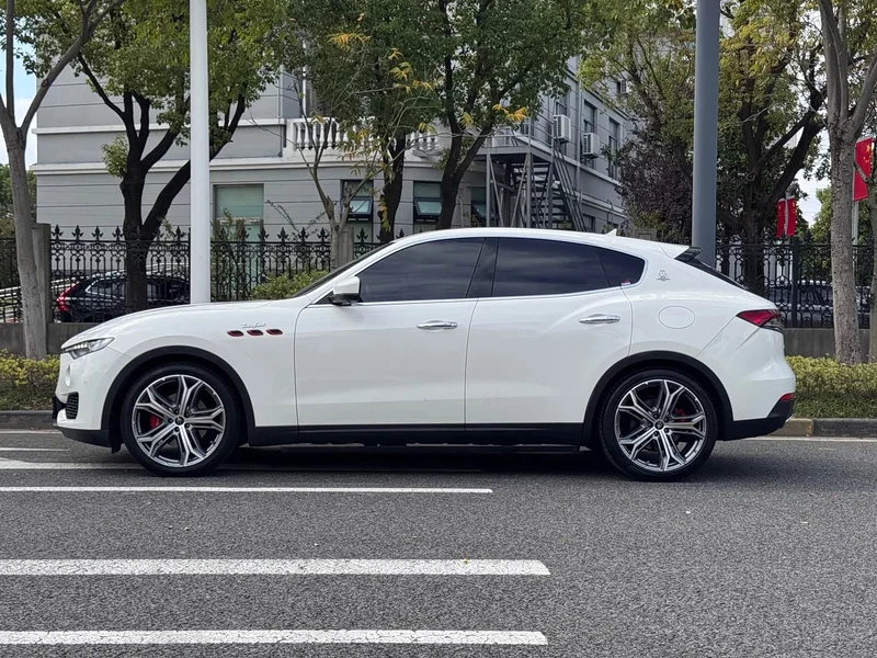 Maserati Levante — фото 4