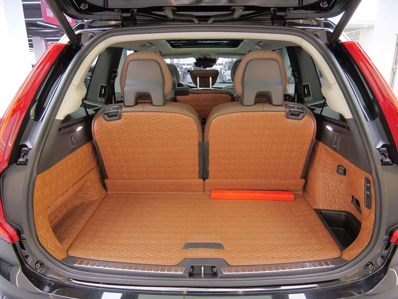 Volvo XC90 — фото 16