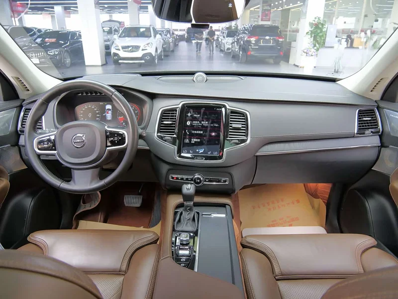 Volvo XC90 — фото 10