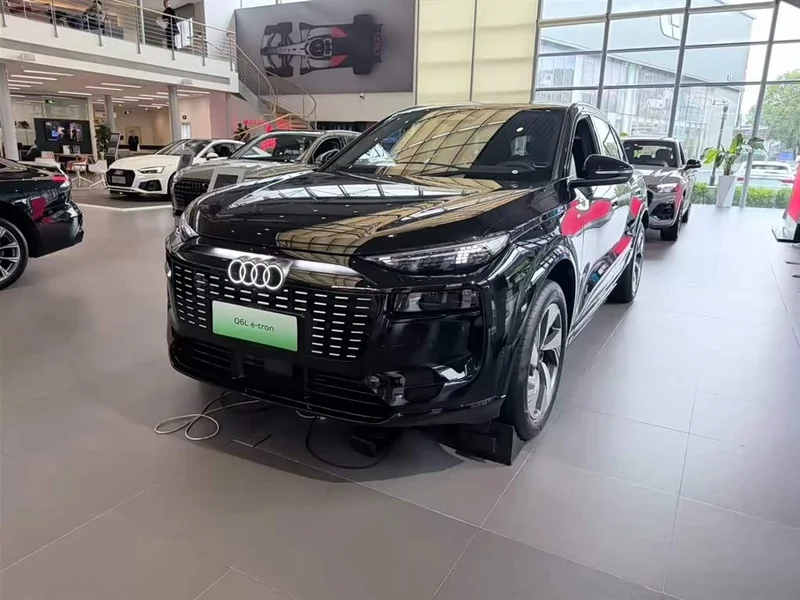 Audi Q6L e-tron — фото 1