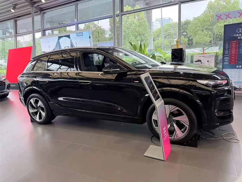 Audi Q6L e-tron — фото 3