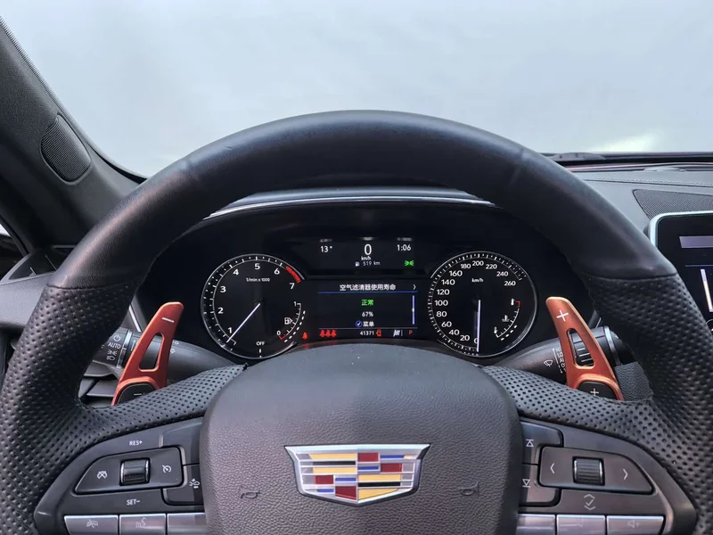 Cadillac CT5 — фото 10