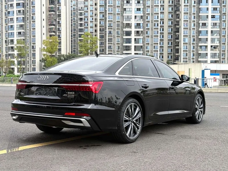Audi A6L — фото 10