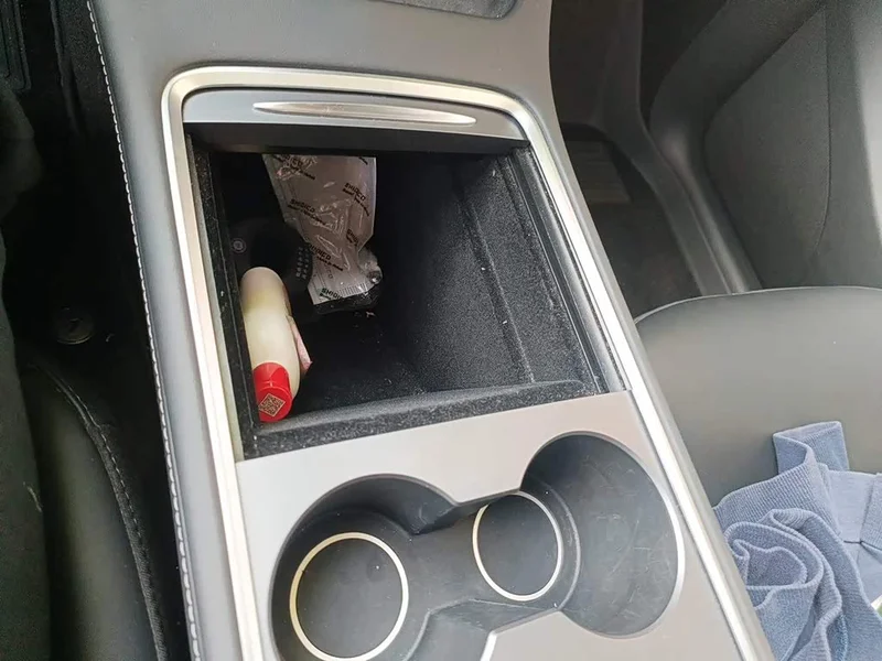 Tesla Model Y — фото 15