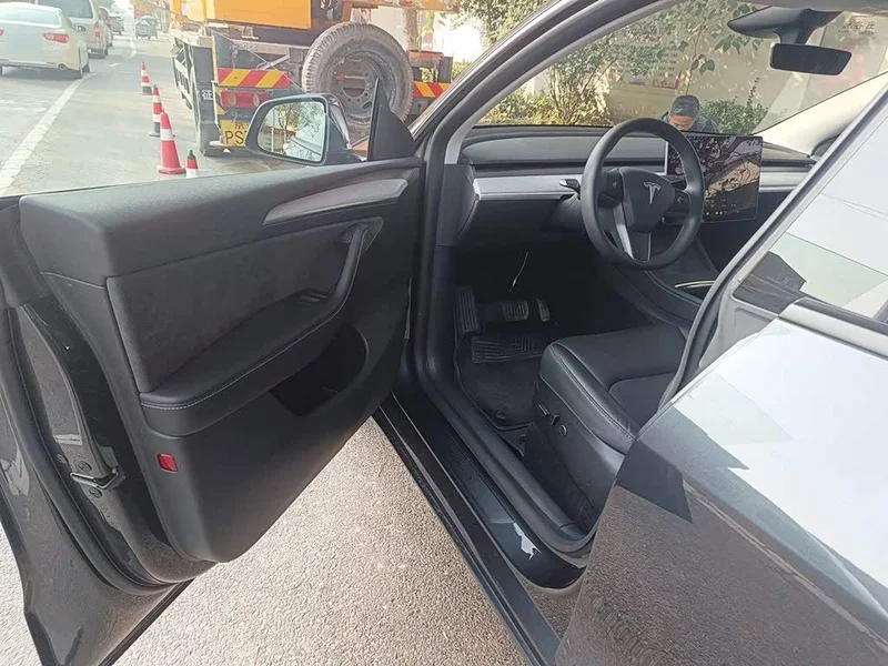 Tesla Model Y — фото 17