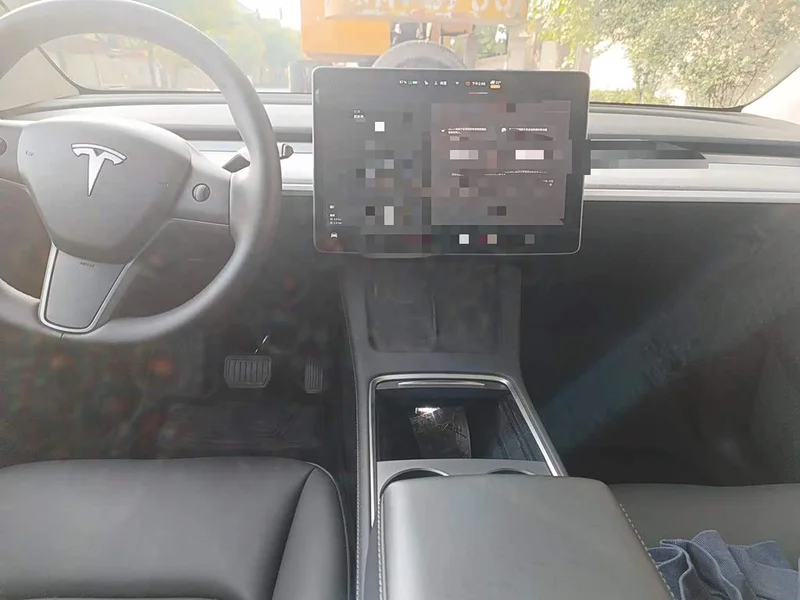 Tesla Model Y — фото 10