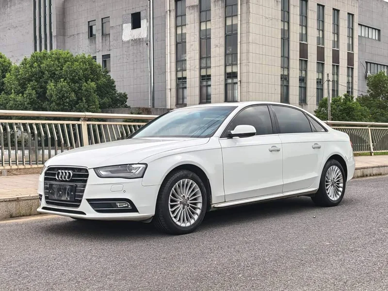 Audi A4L — фото 1