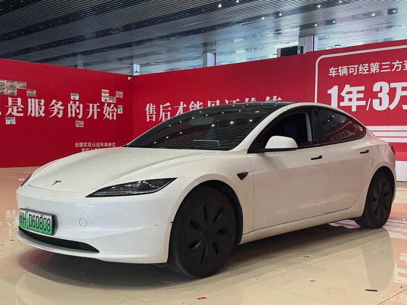 Tesla Model 3 — фото 1
