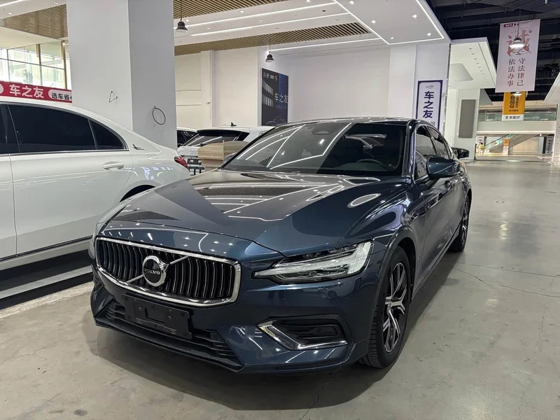 Volvo S60 — фото 1