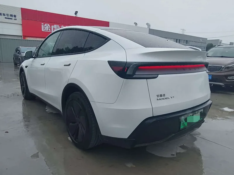 Tesla Model Y — фото 7
