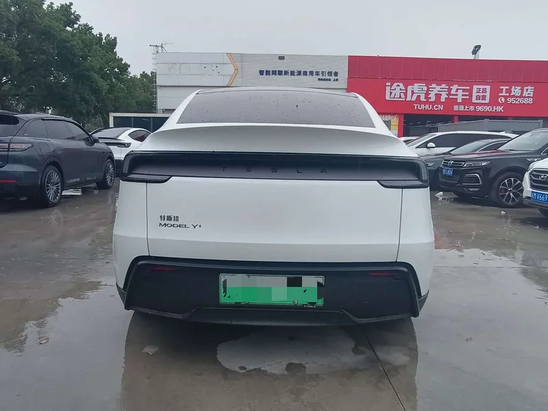 Tesla Model Y — фото 9