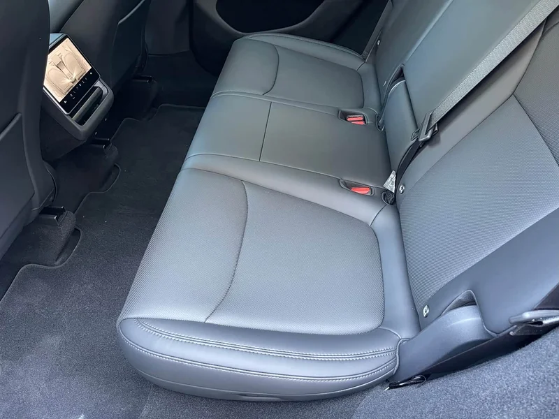 Tesla Model Y — фото 11