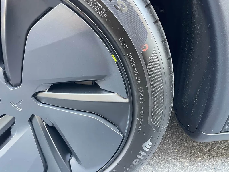 Tesla Model Y — фото 16