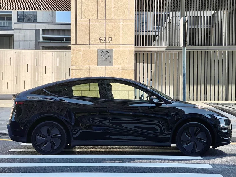 Tesla Model Y — фото 6