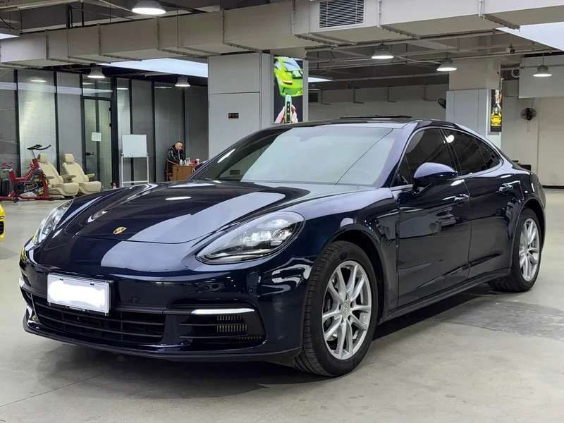 Porsche Panamera — фото 1