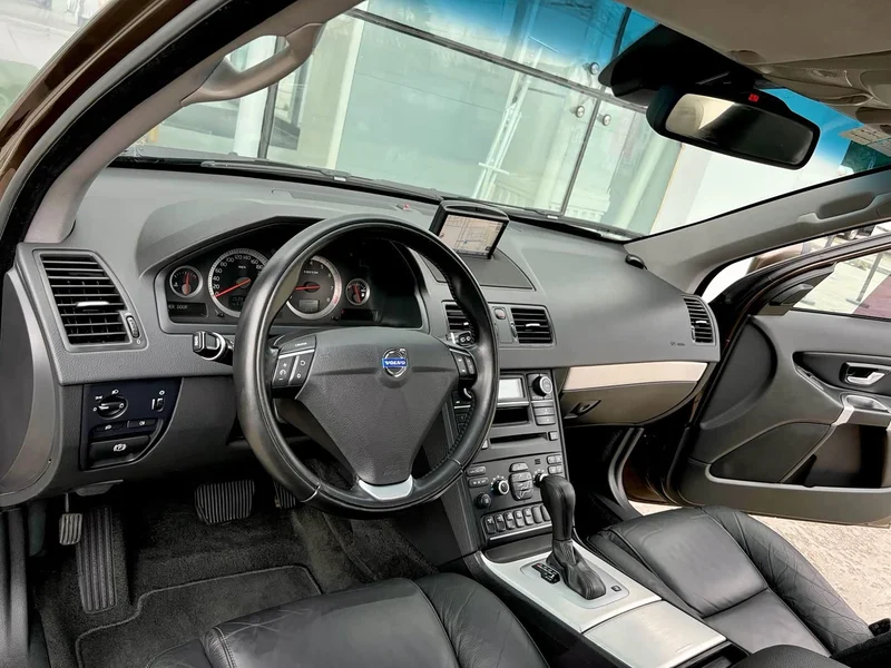 Volvo XC90 — фото 10