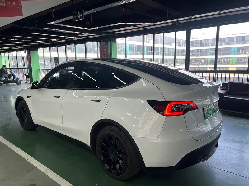 Tesla Model Y — фото 9