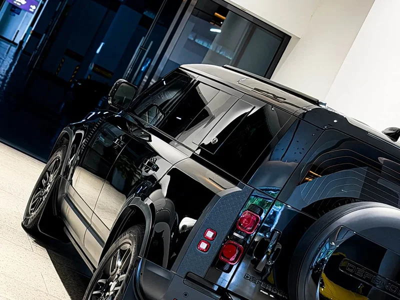 Land Rover Defender — фото 15
