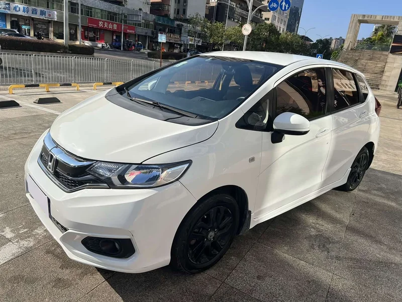 Honda Fit — фото 1