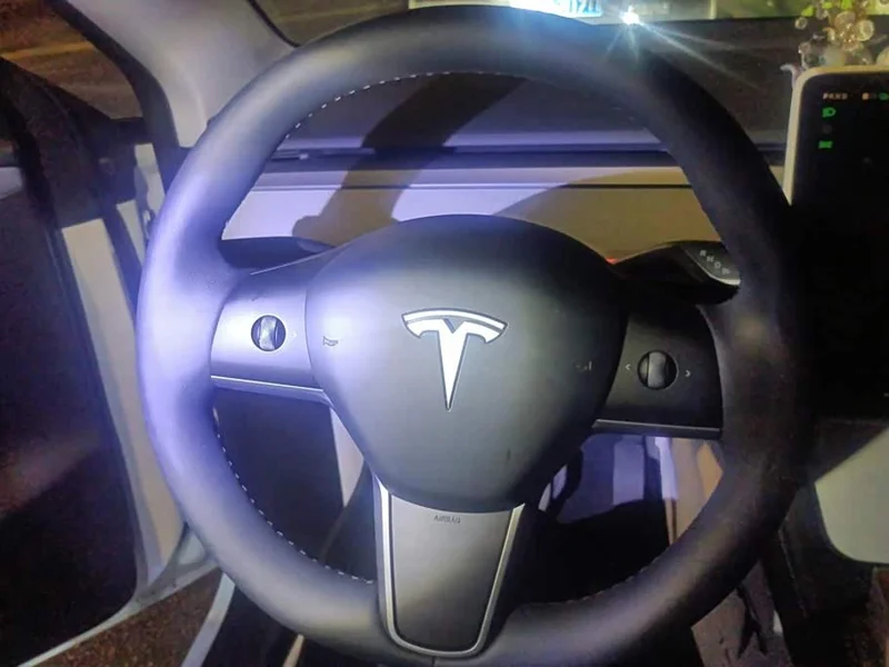 Tesla Model Y — фото 15