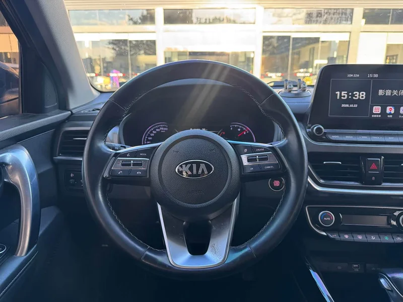 Kia Sportage — фото 12