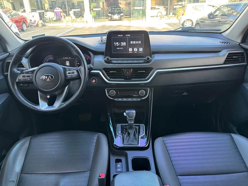Kia Sportage — фото 13