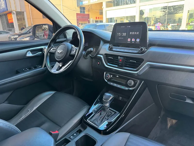 Kia Sportage — фото 14