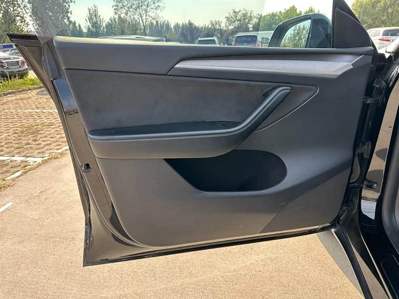 Tesla Model Y — фото 13