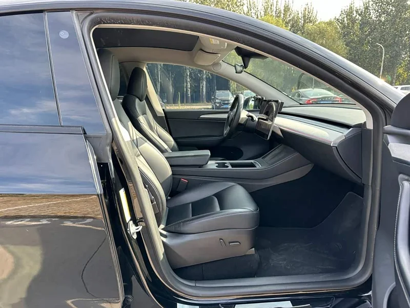 Tesla Model Y — фото 15
