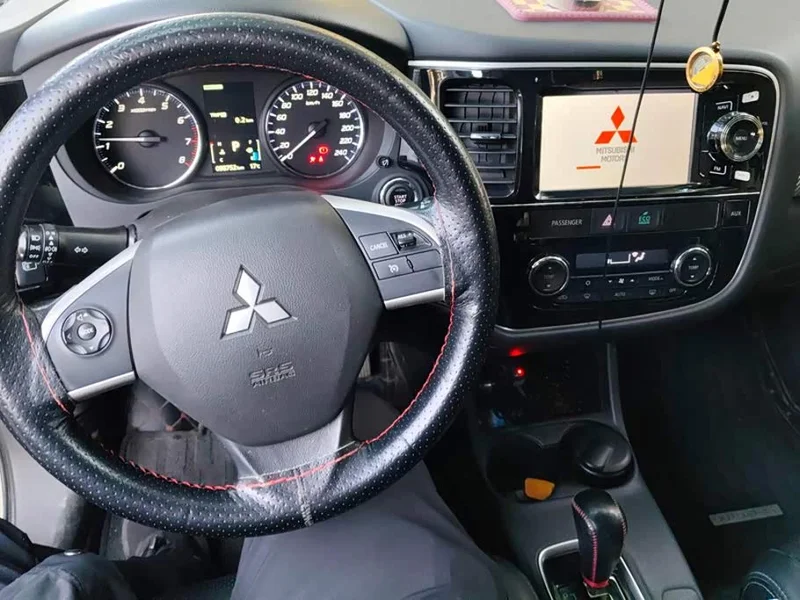 Mitsubishi Outlander — фото 12