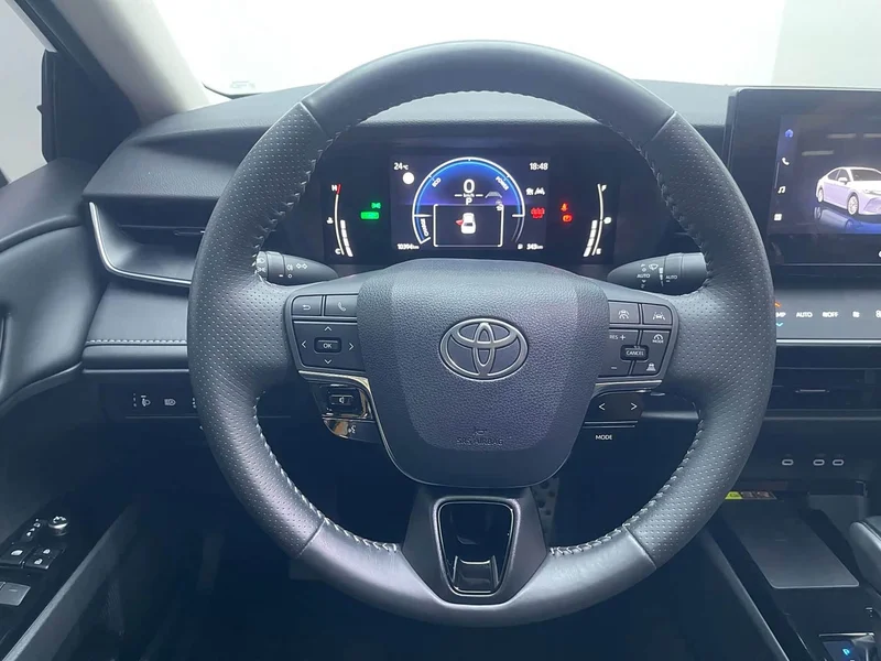 Toyota Camry — фото 16