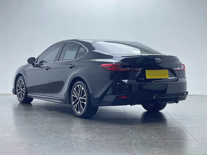 Toyota Camry — фото 21