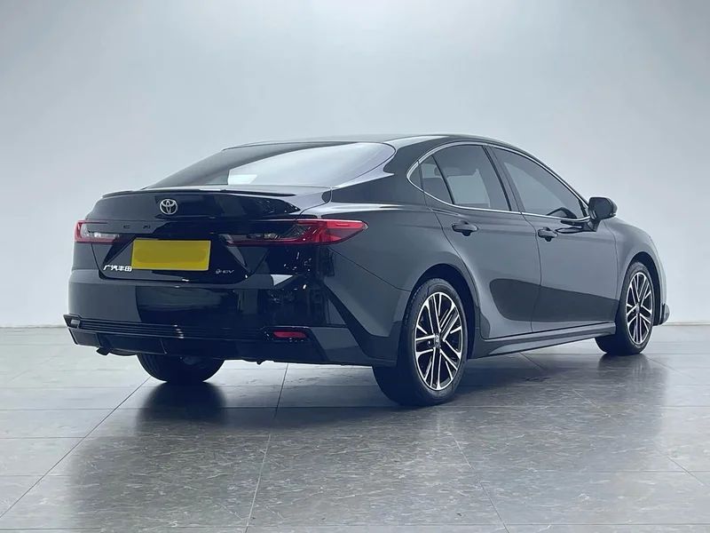 Toyota Camry — фото 3