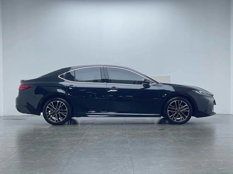 Toyota Camry — фото 7
