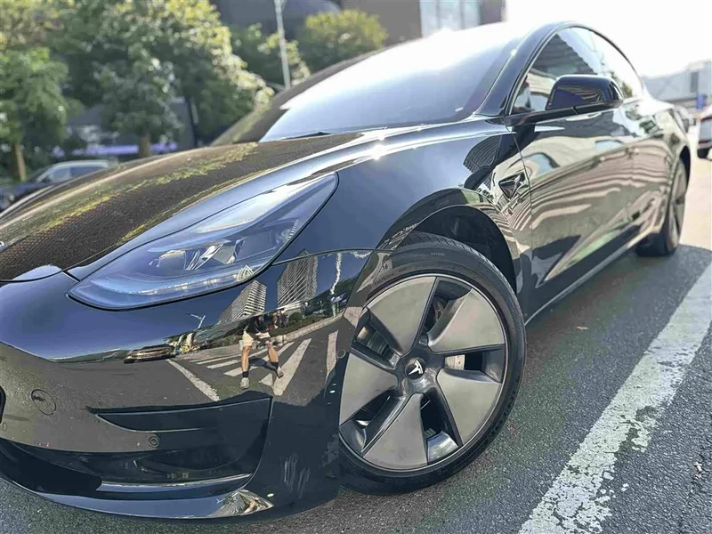 Tesla Model 3 — фото 12
