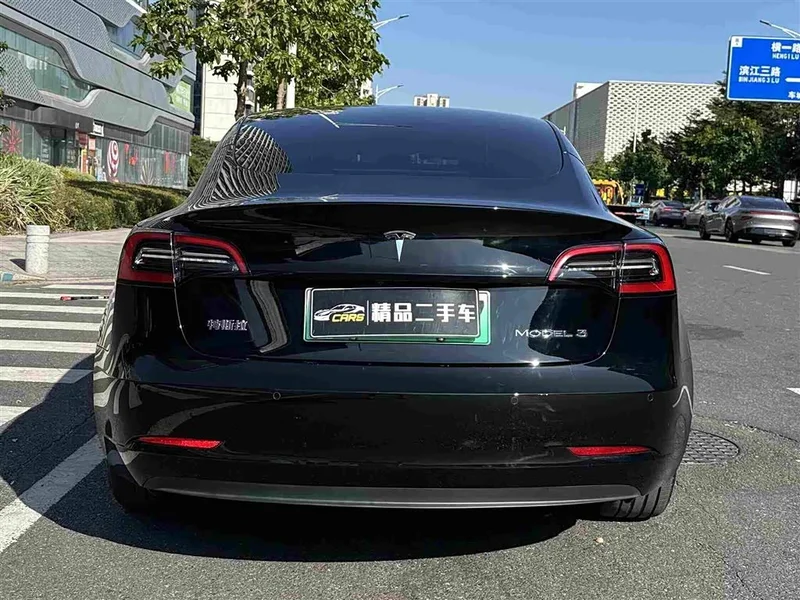 Tesla Model 3 — фото 8