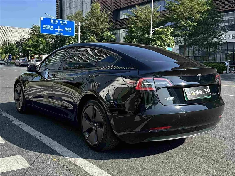Tesla Model 3 — фото 9