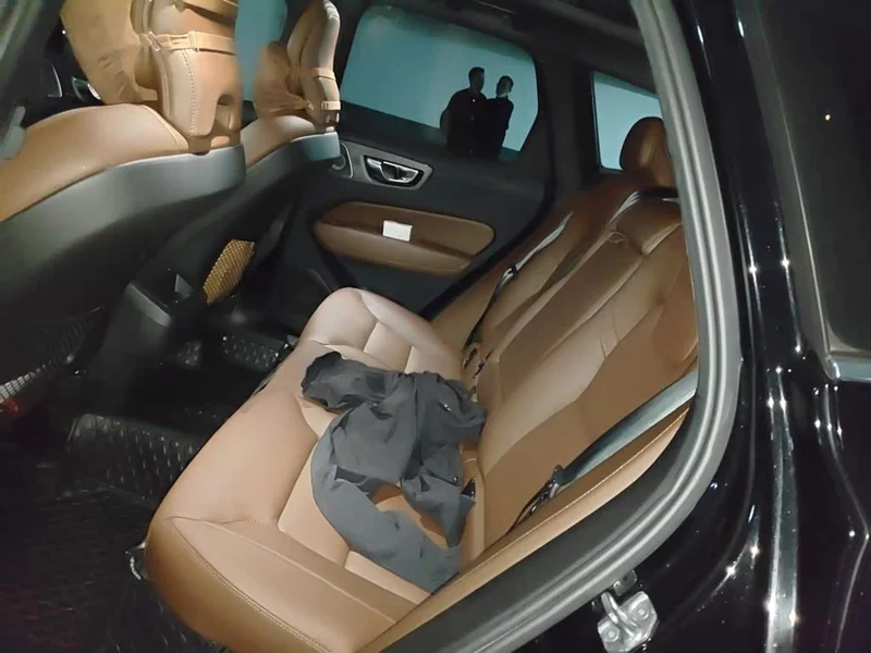 Volvo XC60 — фото 13