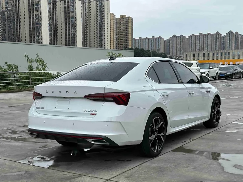 Volkswagen Octavia — фото 6