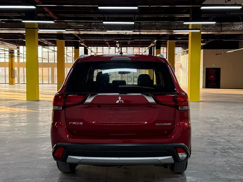 Mitsubishi Outlander — фото 5