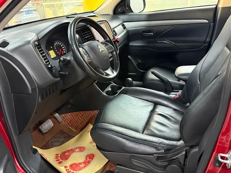 Mitsubishi Outlander — фото 10