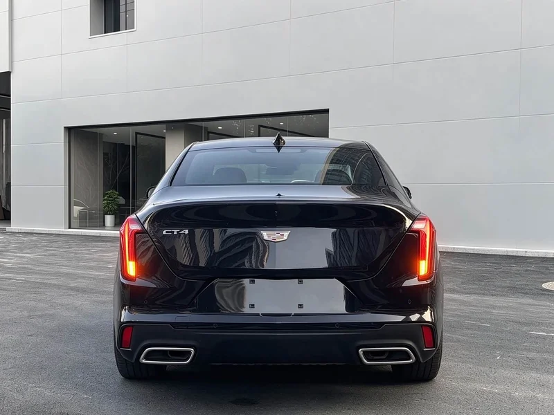 Cadillac CT4 — фото 19